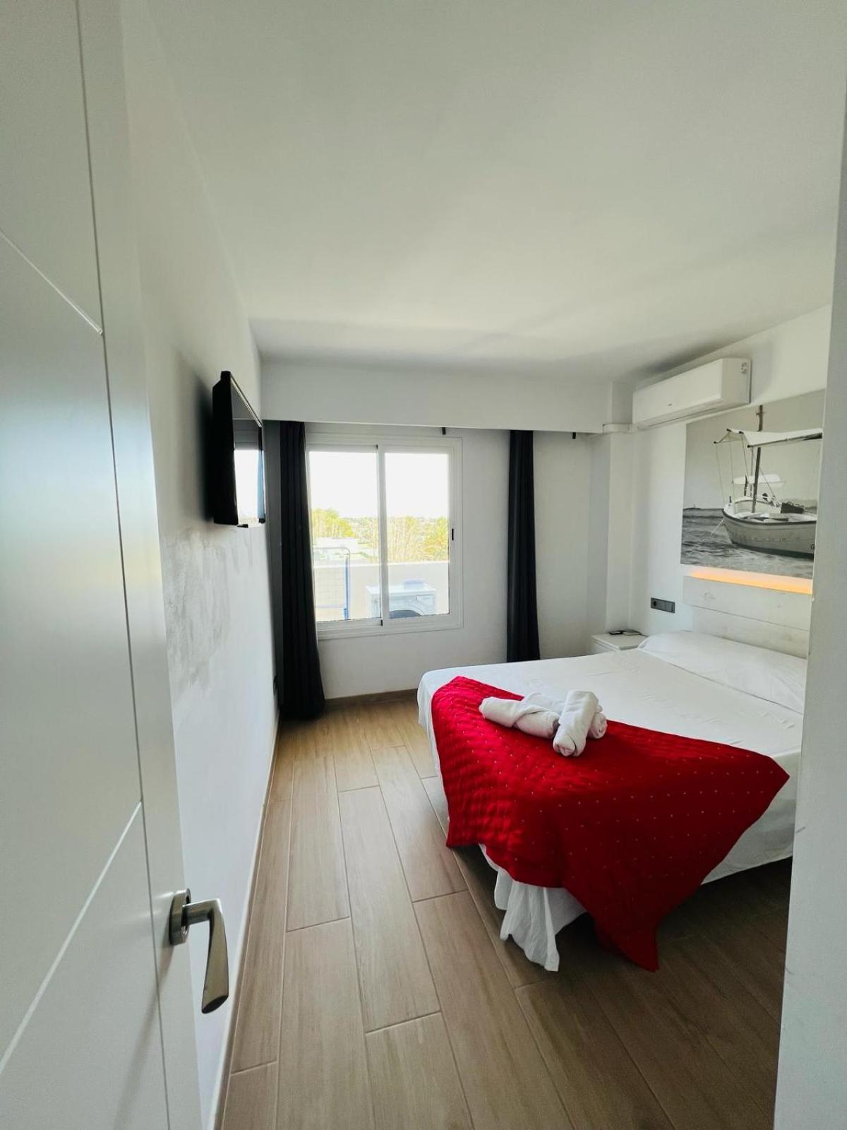 פורט ד'אלקודיה Bright Apartment In Puerto Alcudia מראה חיצוני תמונה